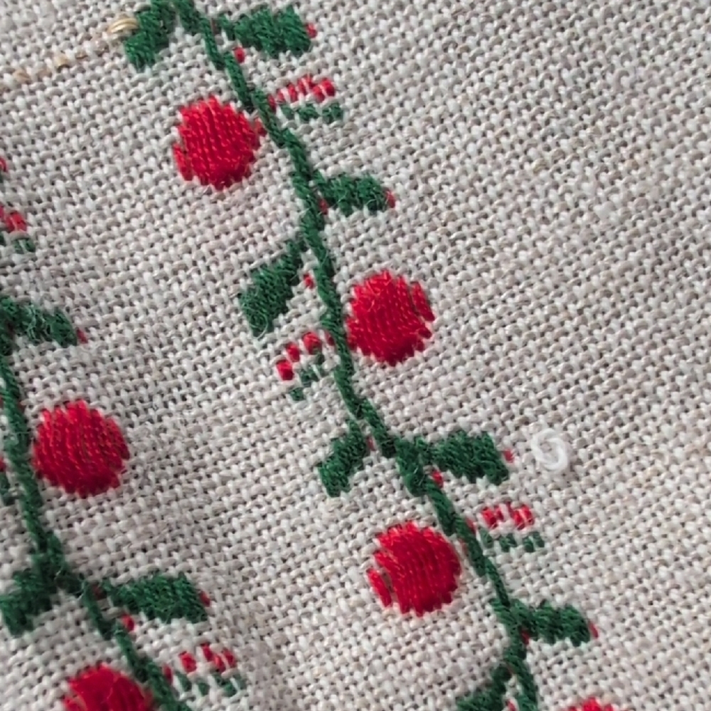 Farmhouse Scandinavian Table Runner Linen-Like Red Green Floral Vines Embroidery - Picture 5 of 9